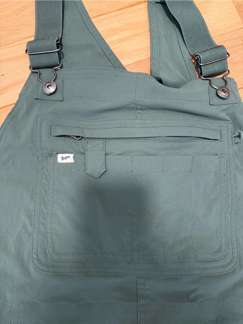 Women’s Utility Cargo Pants in Green with Adjustable Straps
